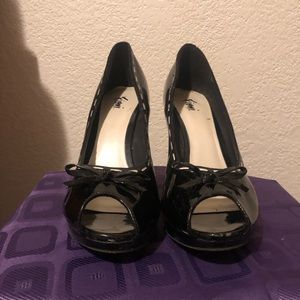 Black patent leather peep toe heels